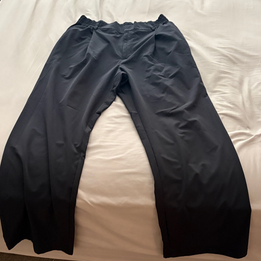 ALO Yoga Men's Dark Gray Dress Pants